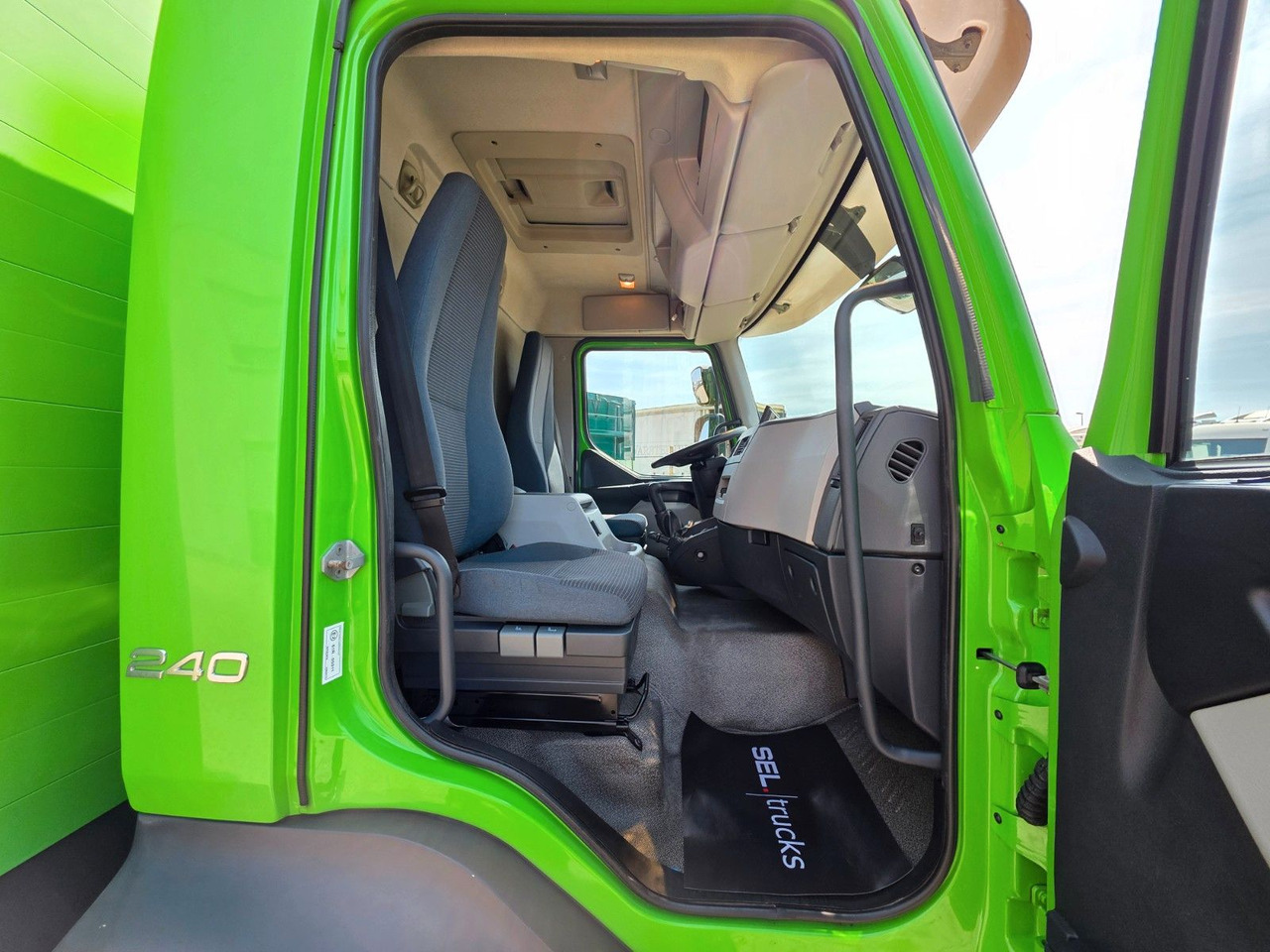 Tovornjak s ponjavo Volvo FL 240: slika 18 Tovornjak s ponjavo Volvo FL 240: slika 18