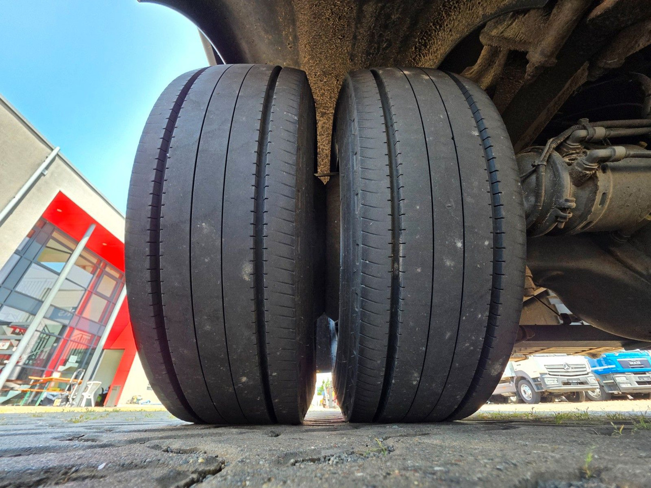 Tovornjak s ponjavo Volvo FL 240: slika 30 Tovornjak s ponjavo Volvo FL 240: slika 30