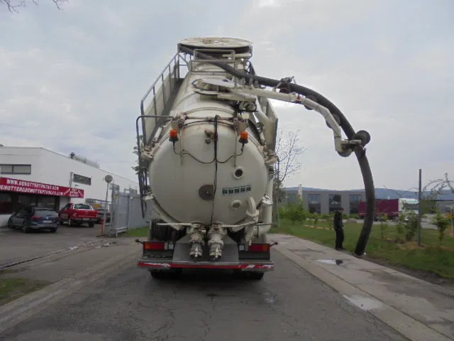 Ginaf X 4243 TS 8X4 NL TRUCK - Vakuumski tovornjak: slika 4 Ginaf X 4243 TS 8X4 NL TRUCK - Vakuumski tovornjak: slika 4