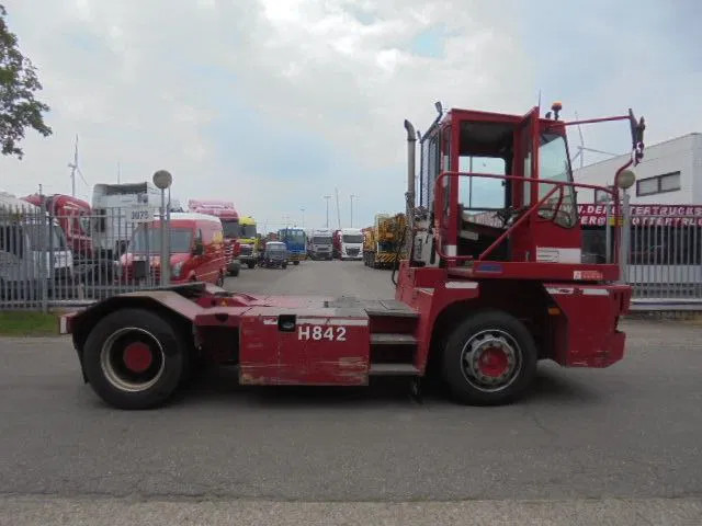 MOL YM 225/4X2 40 KM/H - Terminalski traktor: slika 4 MOL YM 225/4X2 40 KM/H - Terminalski traktor: slika 4