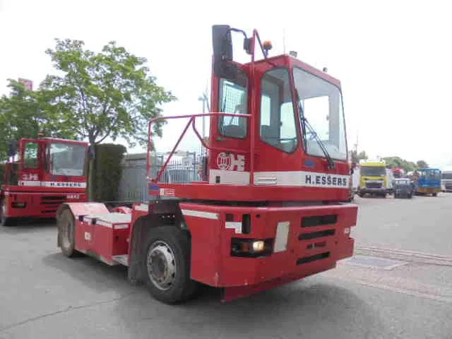 MOL YM225/4X2 40KM/H - Terminalski traktor: slika 3 MOL YM225/4X2 40KM/H - Terminalski traktor: slika 3