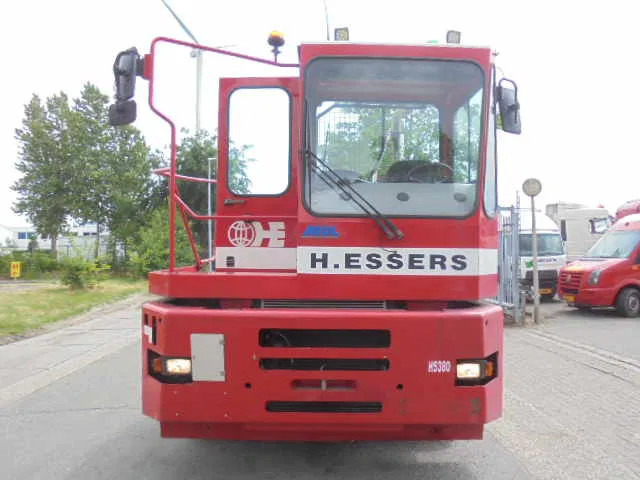 MOL YM225/4X2 40KM/H - Terminalski traktor: slika 2 MOL YM225/4X2 40KM/H - Terminalski traktor: slika 2