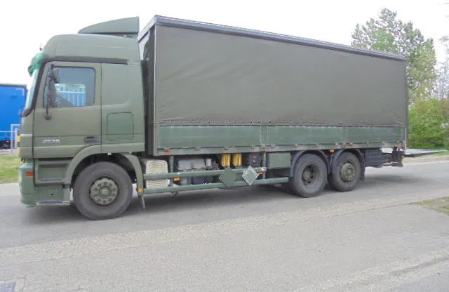 Mercedes-Benz Actros 2536 6X2 NL TRUCK LOW KM - Tovornjak s ponjavo: slika 5 Mercedes-Benz Actros 2536 6X2 NL TRUCK LOW KM - Tovornjak s ponjavo: slika 5