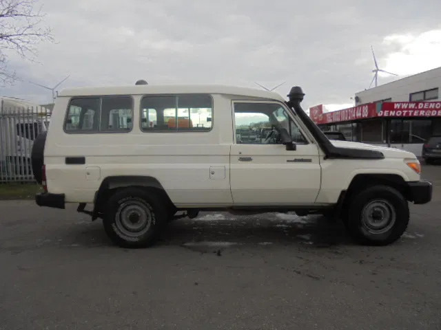 Toyota Land Cruiser HZJ78L 4WD EXPORT OUT EU ONLY - Avtomobil: slika 4 Toyota Land Cruiser HZJ78L 4WD EXPORT OUT EU ONLY - Avtomobil: slika 4