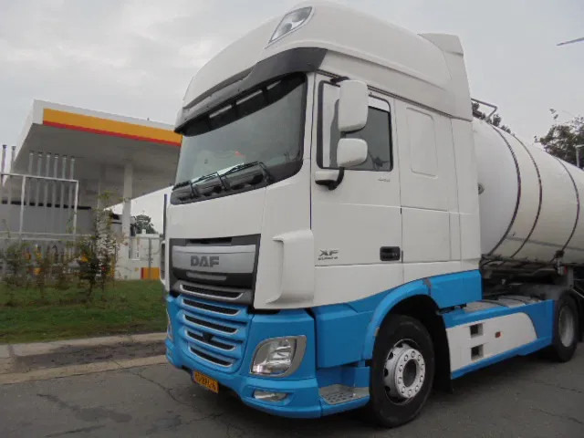DAF XF 440 SUPER SPACE CAB - Vlačilec: slika 1 DAF XF 440 SUPER SPACE CAB - Vlačilec: slika 1