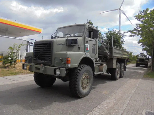 Volvo N 10 6X6 L + FASSI 3X IN STOCK - Tovornjak s kesonom, Tovornjak z dvigalom: slika 1 Volvo N 10 6X6 L + FASSI 3X IN STOCK - Tovornjak s kesonom, Tovornjak z dvigalom: slika 1