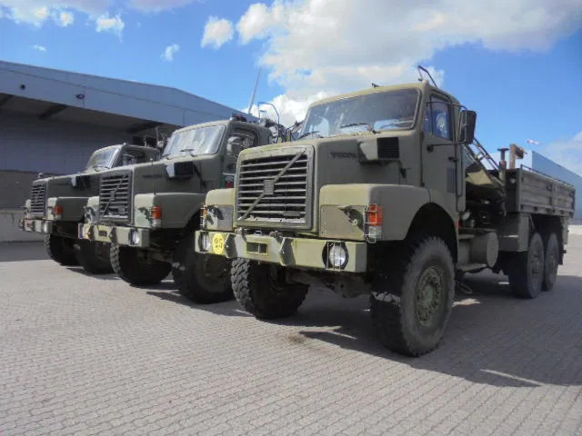 Volvo N 10 6X6 L + FASSI 3X IN STOCK - Tovornjak s kesonom, Tovornjak z dvigalom: slika 1 Volvo N 10 6X6 L + FASSI 3X IN STOCK - Tovornjak s kesonom, Tovornjak z dvigalom: slika 1