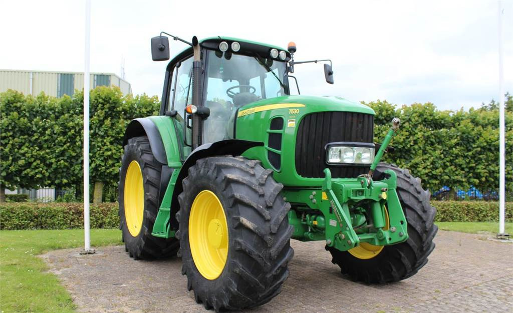 Traktor John Deere 7530 Premium: slika 1