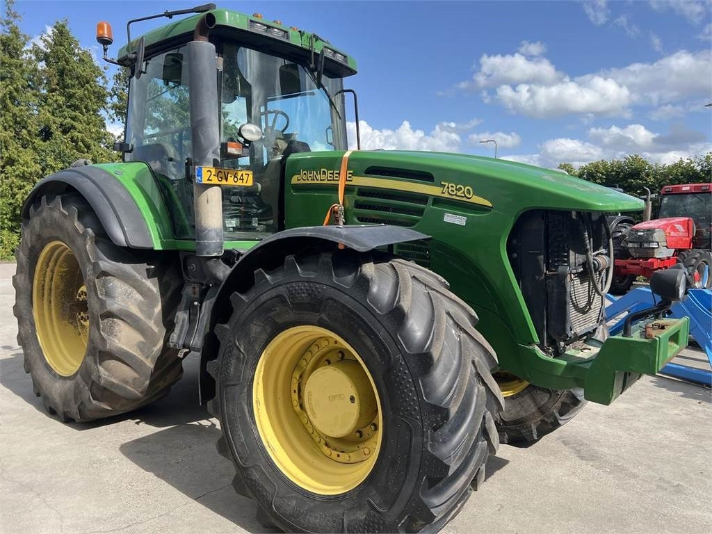 John Deere 7820 - Traktor: slika 2 John Deere 7820 - Traktor: slika 2