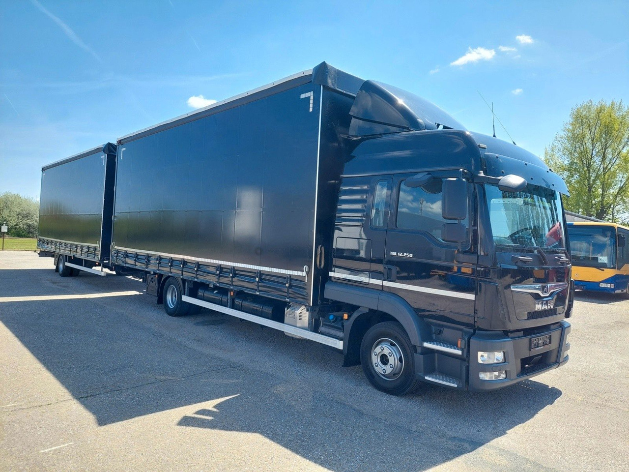 MAN TGL 12.250 BL 4x2 + Anhänger KONAR 38 Paletten - Tovornjak s ponjavo: slika 2 MAN TGL 12.250 BL 4x2 + Anhänger KONAR 38 Paletten - Tovornjak s ponjavo: slika 2
