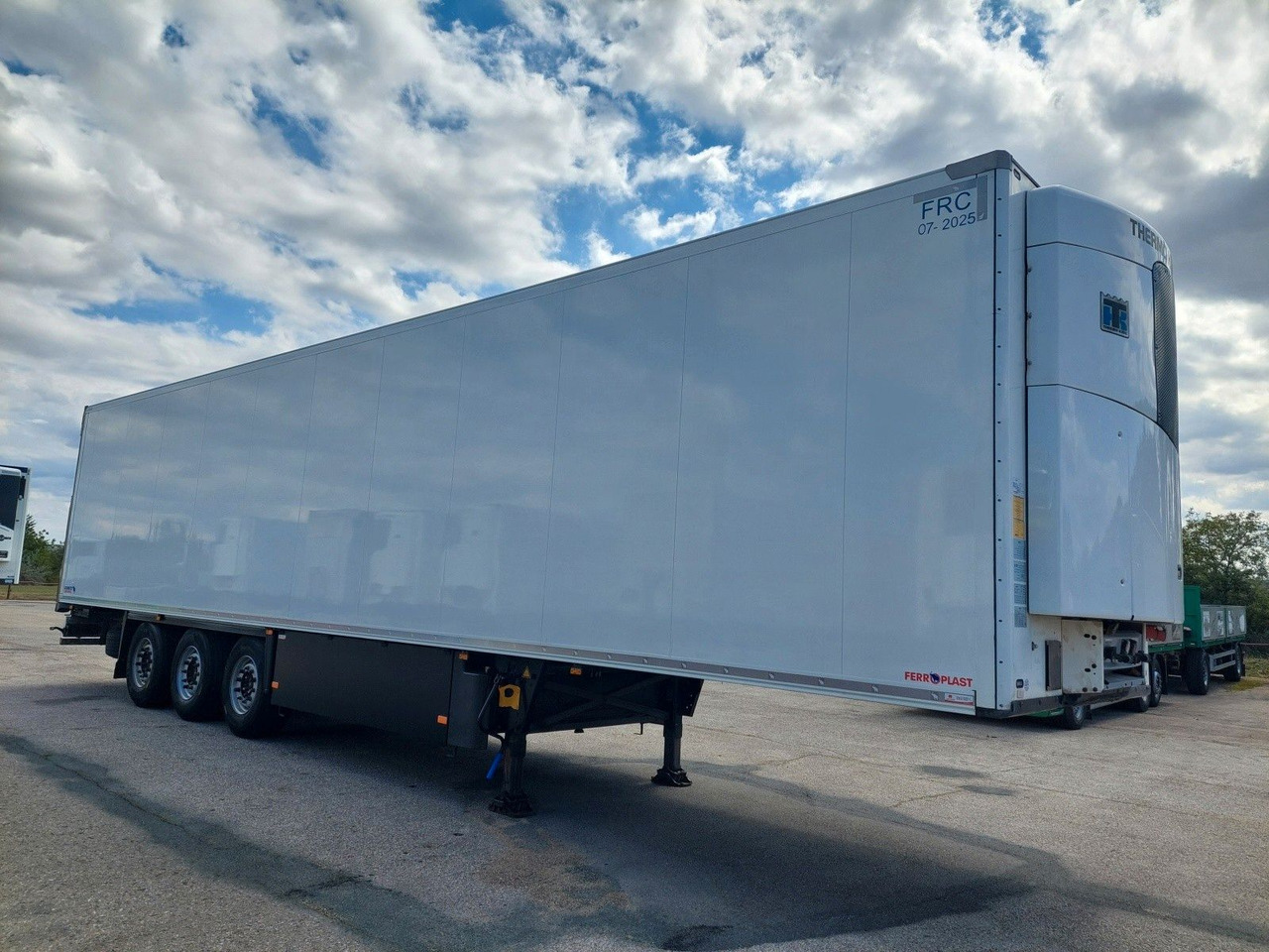 Schmitz Cargobull SKO24 ThermoKing SLXi 300 - Polprikolica hladilnik: slika 2 Schmitz Cargobull SKO24 ThermoKing SLXi 300 - Polprikolica hladilnik: slika 2