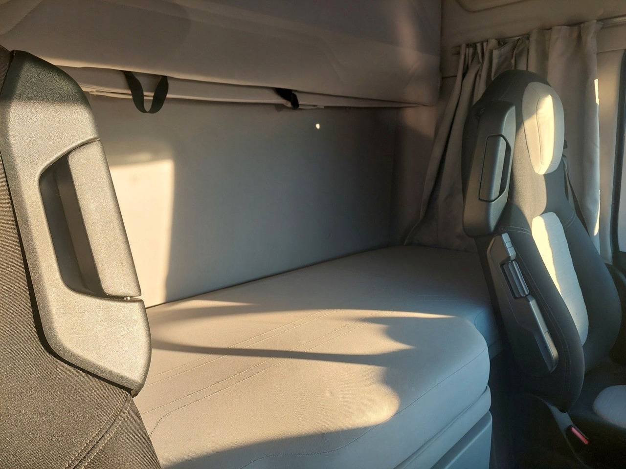 Vlačilec Ford F-Max 1850 LL: slika 23 Vlačilec Ford F-Max 1850 LL: slika 23