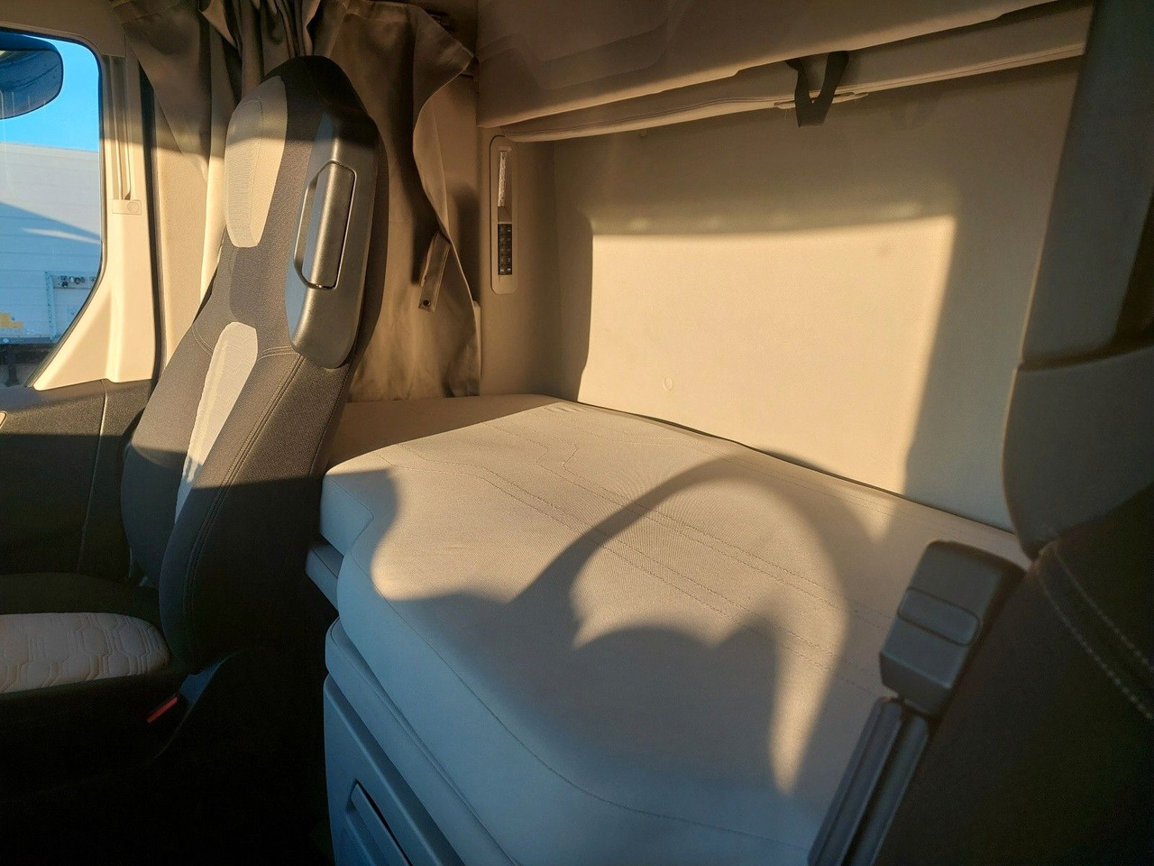 Vlačilec Ford F-Max 1850 LL: slika 26 Vlačilec Ford F-Max 1850 LL: slika 26