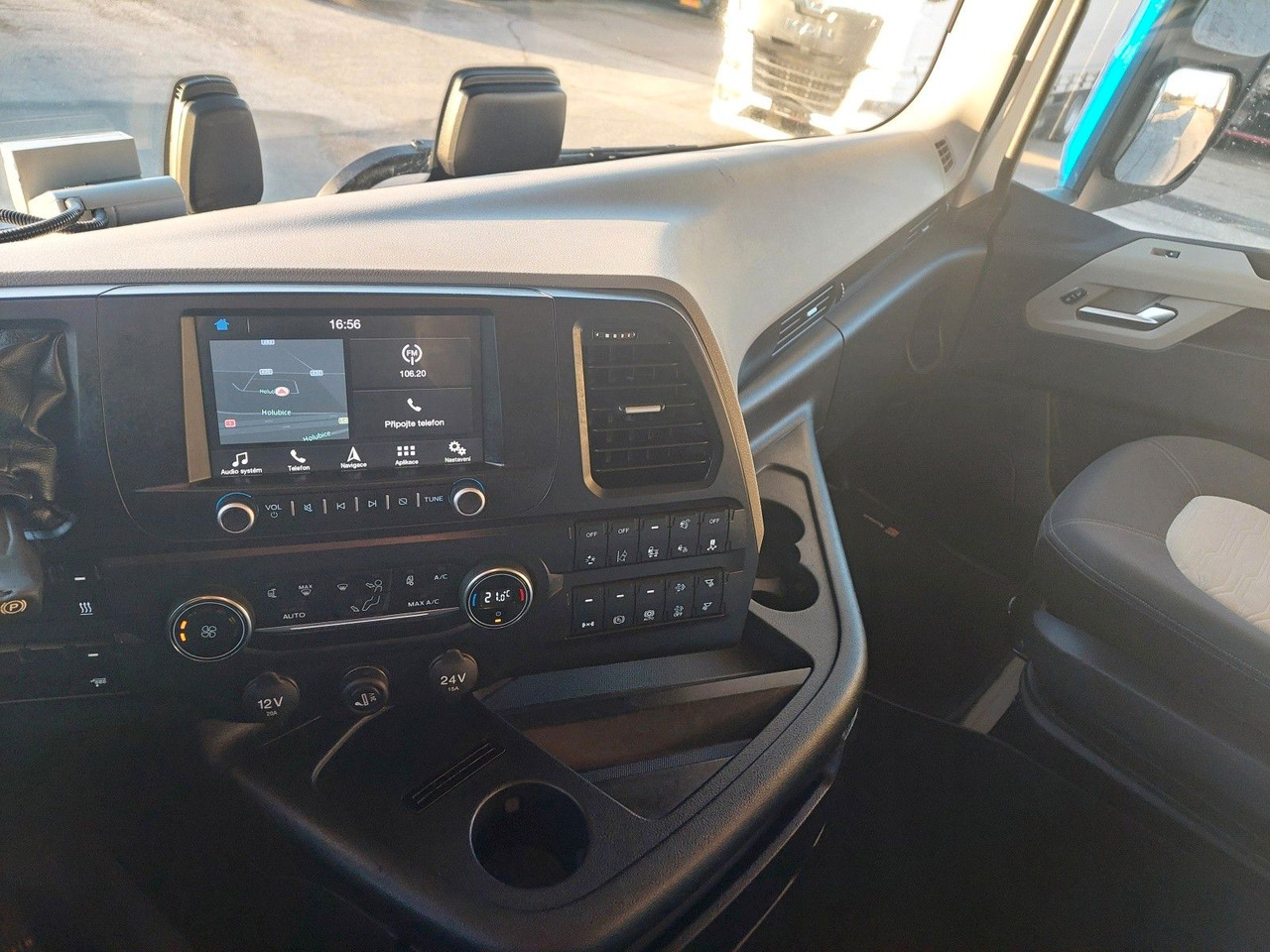 Vlačilec Ford F-Max 1850 LL: slika 25 Vlačilec Ford F-Max 1850 LL: slika 25