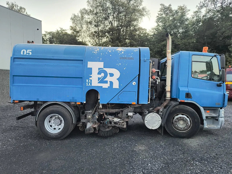 DAF CF 75.250 DRIVING CONDITION - SWEEPER NEEDS REPAIRMENT - Vozilo za pometanje: slika 4 DAF CF 75.250 DRIVING CONDITION - SWEEPER NEEDS REPAIRMENT - Vozilo za pometanje: slika 4