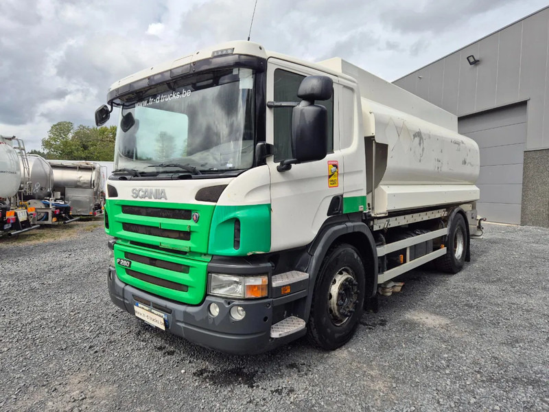 Scania P280 FUEL / CARBURANT 14000L - 5 COMP - RETARDER - Tovornjak cisterna: slika 1 Scania P280 FUEL / CARBURANT 14000L - 5 COMP - RETARDER - Tovornjak cisterna: slika 1