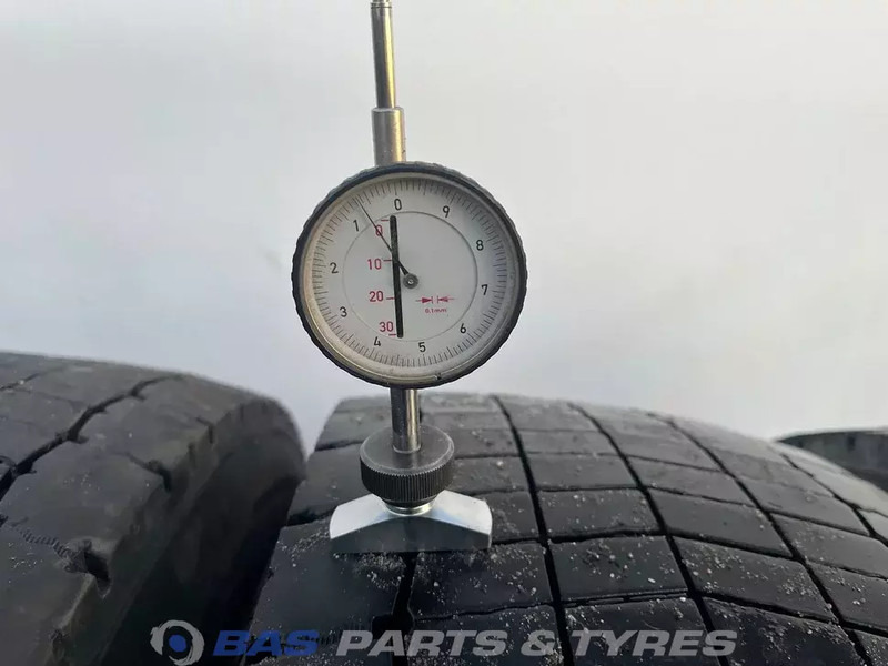 Continental Continental 305/70R19.5 Hybrid HD3 148/145 M M+S 3PMSF gebruikte set - Guma za Tovornjak: slika 3 Continental Continental 305/70R19.5 Hybrid HD3 148/145 M M+S 3PMSF gebruikte set - Guma za Tovornjak: slika 3