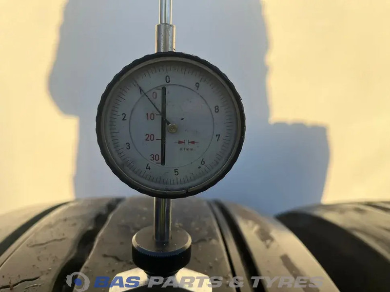 Continental Continental 315/70R22.5 Hybrid HS3+ 156/150 M+S 3PMSF gebruikte set - Guma za Tovornjak: slika 3 Continental Continental 315/70R22.5 Hybrid HS3+ 156/150 M+S 3PMSF gebruikte set - Guma za Tovornjak: slika 3