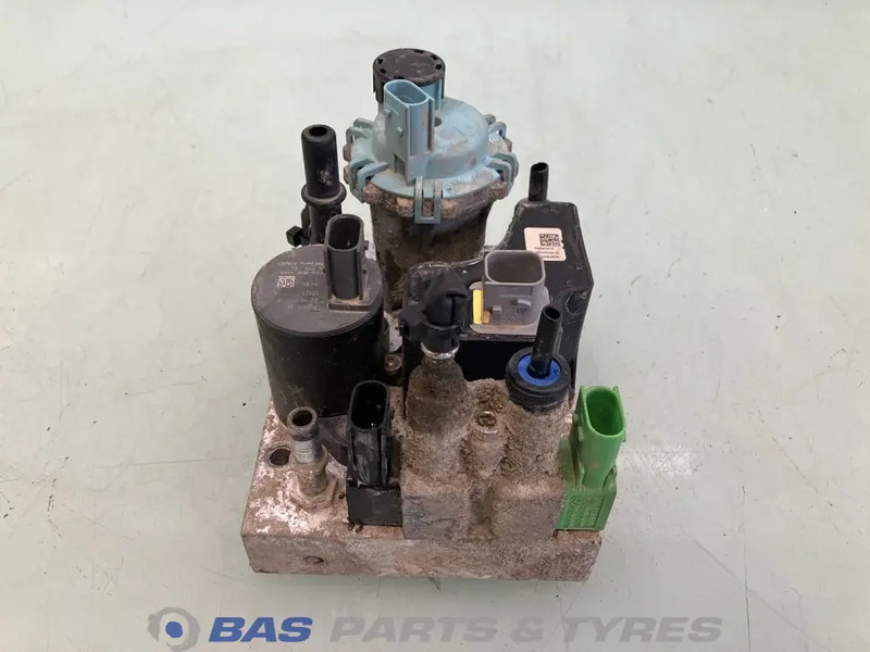 Volvo AdBlue pomp Volvo 21679299 - Rezervni deli za Tovornjak: slika 2 Volvo AdBlue pomp Volvo 21679299 - Rezervni deli za Tovornjak: slika 2