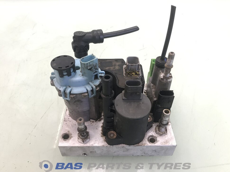 Volvo AdBlue pomp Volvo 21679299 - Rezervni deli za Tovornjak: slika 1 Volvo AdBlue pomp Volvo 21679299 - Rezervni deli za Tovornjak: slika 1