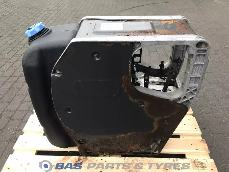 Volvo Volvo AdBlue tank 21219301 - Rezervni deli za Tovornjak: slika 2 Volvo Volvo AdBlue tank 21219301 - Rezervni deli za Tovornjak: slika 2