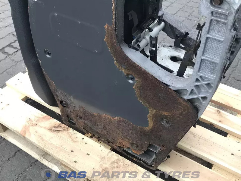 Volvo Volvo AdBlue tank 21219301 - Rezervni deli za Tovornjak: slika 5 Volvo Volvo AdBlue tank 21219301 - Rezervni deli za Tovornjak: slika 5