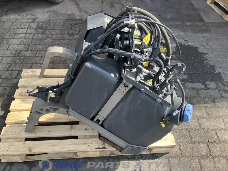 Volvo Volvo AdBlue tank 21232204 - Rezervni deli za Tovornjak: slika 4 Volvo Volvo AdBlue tank 21232204 - Rezervni deli za Tovornjak: slika 4