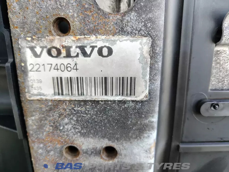Volvo FH4 - Hladilnik motorja za Tovornjak: slika 2 Volvo FH4 - Hladilnik motorja za Tovornjak: slika 2