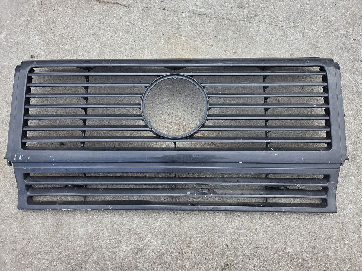 W463 Grill grijs Mercedes-Benz voor auto - Drugi stroj: slika 1 W463 Grill grijs Mercedes-Benz voor auto - Drugi stroj: slika 1