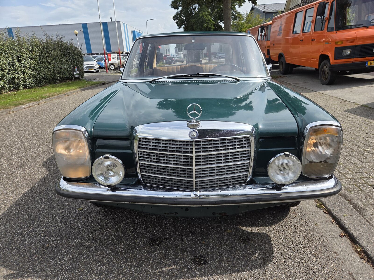 Mercedes-Benz 220 (W115) sedan - Limuzina: slika 2 Mercedes-Benz 220 (W115) sedan - Limuzina: slika 2