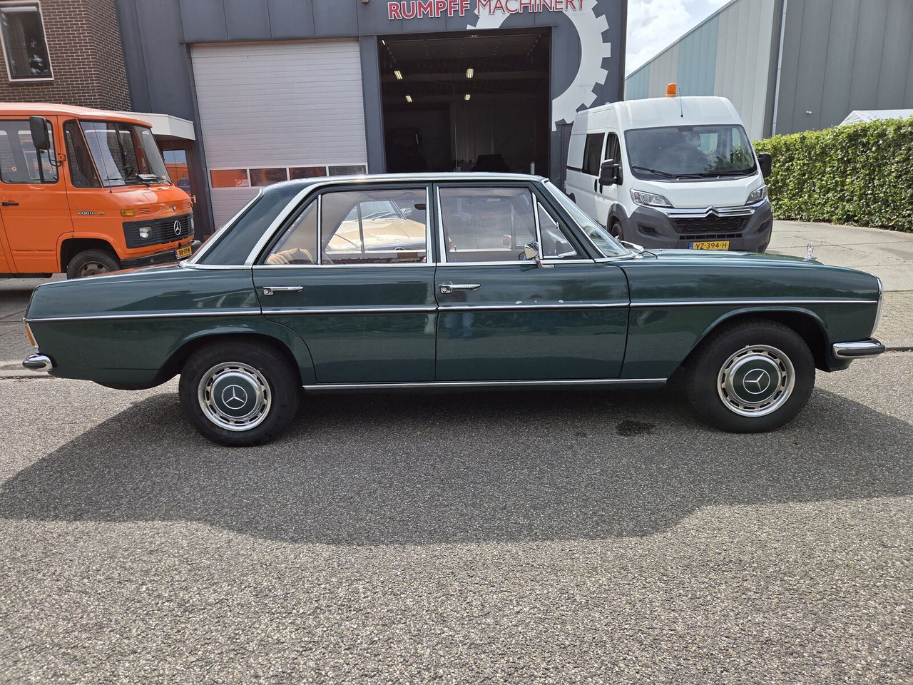 Mercedes-Benz 220 (W115) sedan - Limuzina: slika 4 Mercedes-Benz 220 (W115) sedan - Limuzina: slika 4