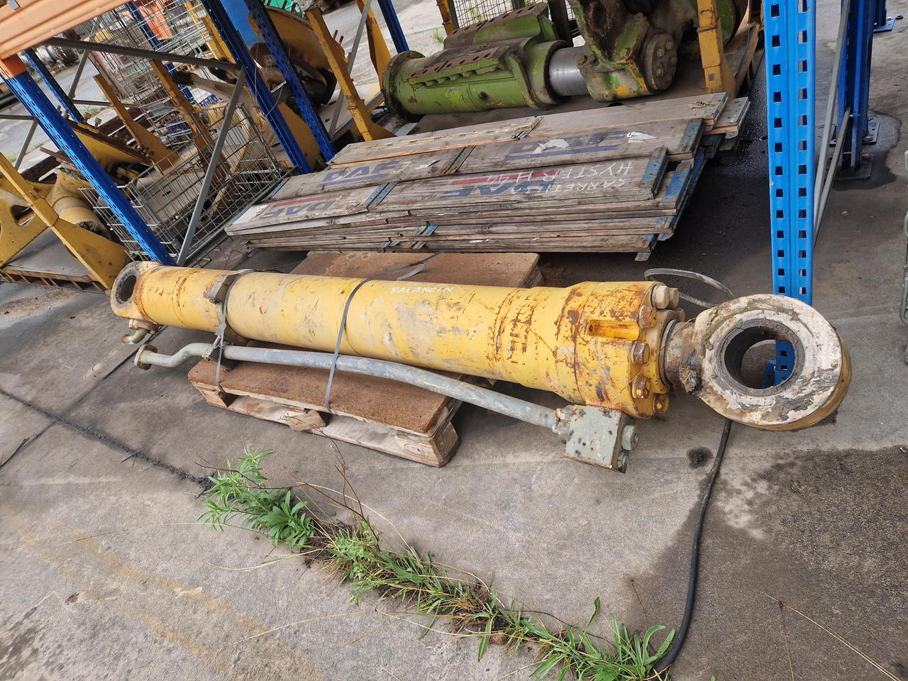 BOTELLA DE BALANCIN DE LIEBHERR R964B - Hidravlični cilinder za Gradbeni stroj: slika 1 BOTELLA DE BALANCIN DE LIEBHERR R964B - Hidravlični cilinder za Gradbeni stroj: slika 1