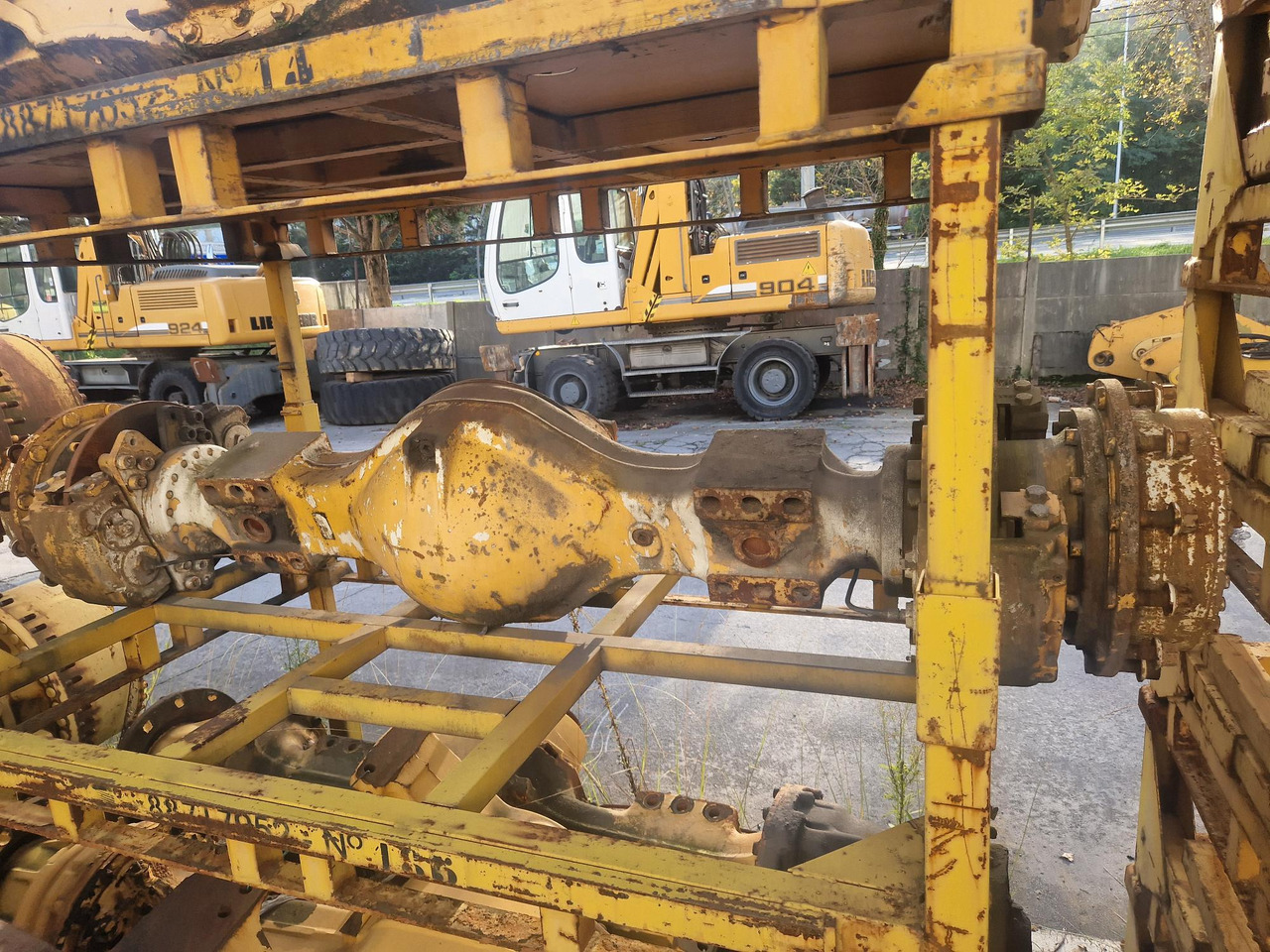 EJE DELANTERO/TRASERO DE VOLVO A25C - Os in deli za Gradbeni stroj: slika 2 EJE DELANTERO/TRASERO DE VOLVO A25C - Os in deli za Gradbeni stroj: slika 2