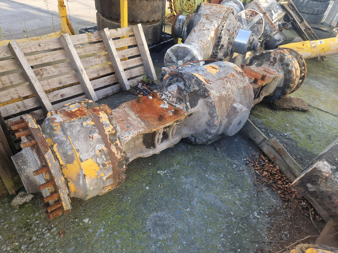 EJE DELANTERO Y TRASERO LIEBHERR L586 (2012) - Os in deli za Gradbeni stroj: slika 5 EJE DELANTERO Y TRASERO LIEBHERR L586 (2012) - Os in deli za Gradbeni stroj: slika 5