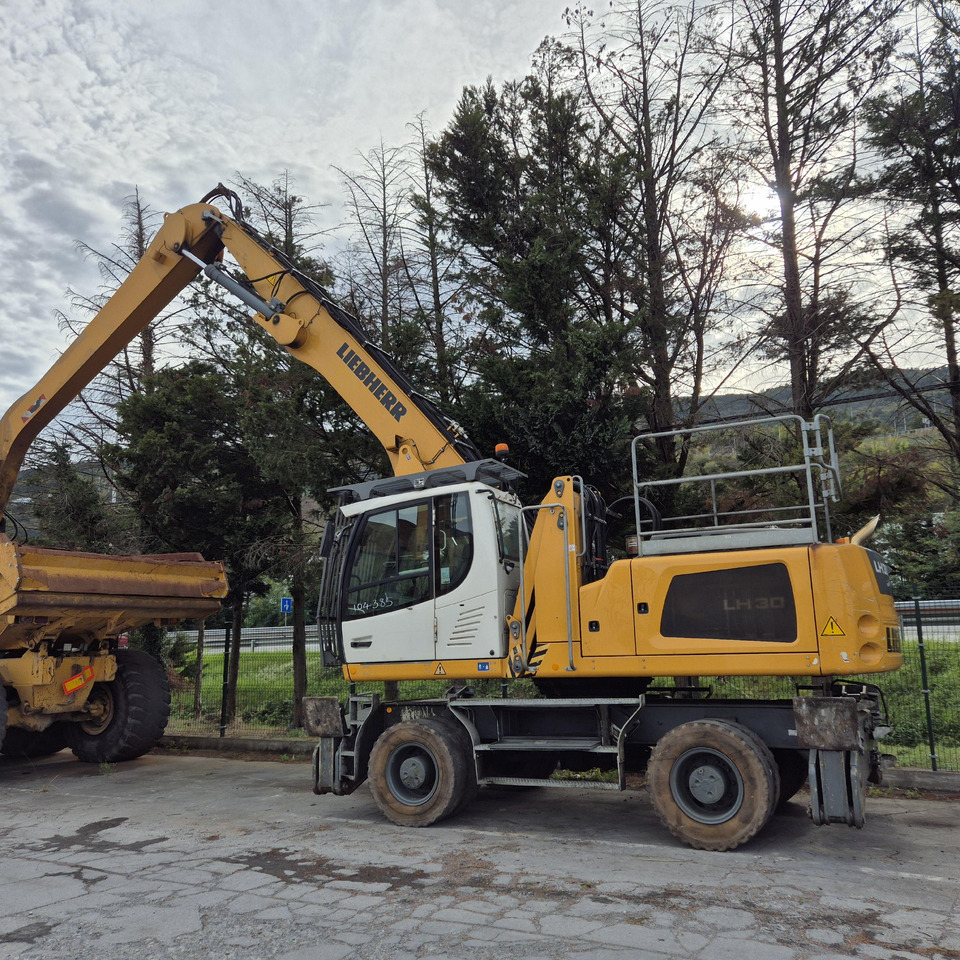 LIEBHERR LH30M - Bager za prekladanje primarnih/ Sekundarnih surovin: slika 1 LIEBHERR LH30M - Bager za prekladanje primarnih/ Sekundarnih surovin: slika 1