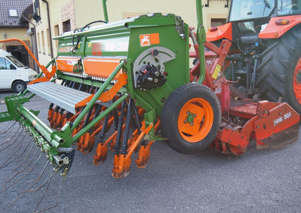 Agregat uprawowo-siewny Amazone HRB 301 I D9-30 2005 Agregat uprawowo siewny KUHN AMAZONE szerokość robocza 3m - Sejalni kombajn: slika 3 Agregat uprawowo-siewny Amazone HRB 301 I D9-30 2005 Agregat uprawowo siewny KUHN AMAZONE szerokość robocza 3m - Sejalni kombajn: slika 3