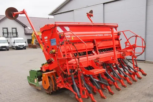 Agregat uprawowo-siewny Kuhn KE303 i INTEGRA 3000 2009 Agrebat uprawowo siewny, brona aktywna AMAZONE i KUHN - Sejalni kombajn: slika 5 Agregat uprawowo-siewny Kuhn KE303 i INTEGRA 3000 2009 Agrebat uprawowo siewny, brona aktywna AMAZONE i KUHN - Sejalni kombajn: slika 5