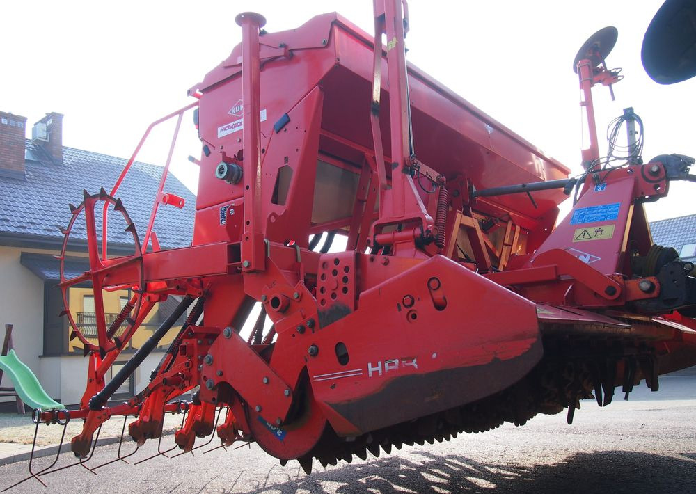 Agregat uprawowo-siewny Kuhn Kuhn HRB302D I INTEGRA 3000 2002 Brona wirowa + siewnik KUHN agregat uprawowo-siewny 3m - Sejalni kombajn: slika 3 Agregat uprawowo-siewny Kuhn Kuhn HRB302D I INTEGRA 3000 2002 Brona wirowa + siewnik KUHN agregat uprawowo-siewny 3m - Sejalni kombajn: slika 3