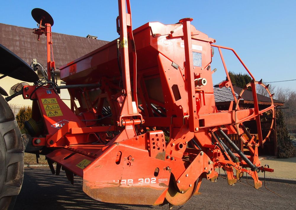 Agregat uprawowo-siewny Kuhn Kuhn HRB302D I INTEGRA 3000 2002 Brona wirowa + siewnik KUHN agregat uprawowo-siewny 3m - Sejalni kombajn: slika 1 Agregat uprawowo-siewny Kuhn Kuhn HRB302D I INTEGRA 3000 2002 Brona wirowa + siewnik KUHN agregat uprawowo-siewny 3m - Sejalni kombajn: slika 1