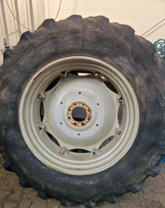 Części do Ciągnika Massey Ferguson MF 3000, 6000 Koła tylne 18,4R38 do ciągnika MF - Kompletno kolo za Kmetijski stroj: slika 1 Części do Ciągnika Massey Ferguson MF 3000, 6000 Koła tylne 18,4R38 do ciągnika MF - Kompletno kolo za Kmetijski stroj: slika 1