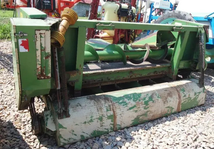 Heder John deere do kukurydzy 4 rzędowy claas john deere - Kombajn za koruzo: slika 4 Heder John deere do kukurydzy 4 rzędowy claas john deere - Kombajn za koruzo: slika 4