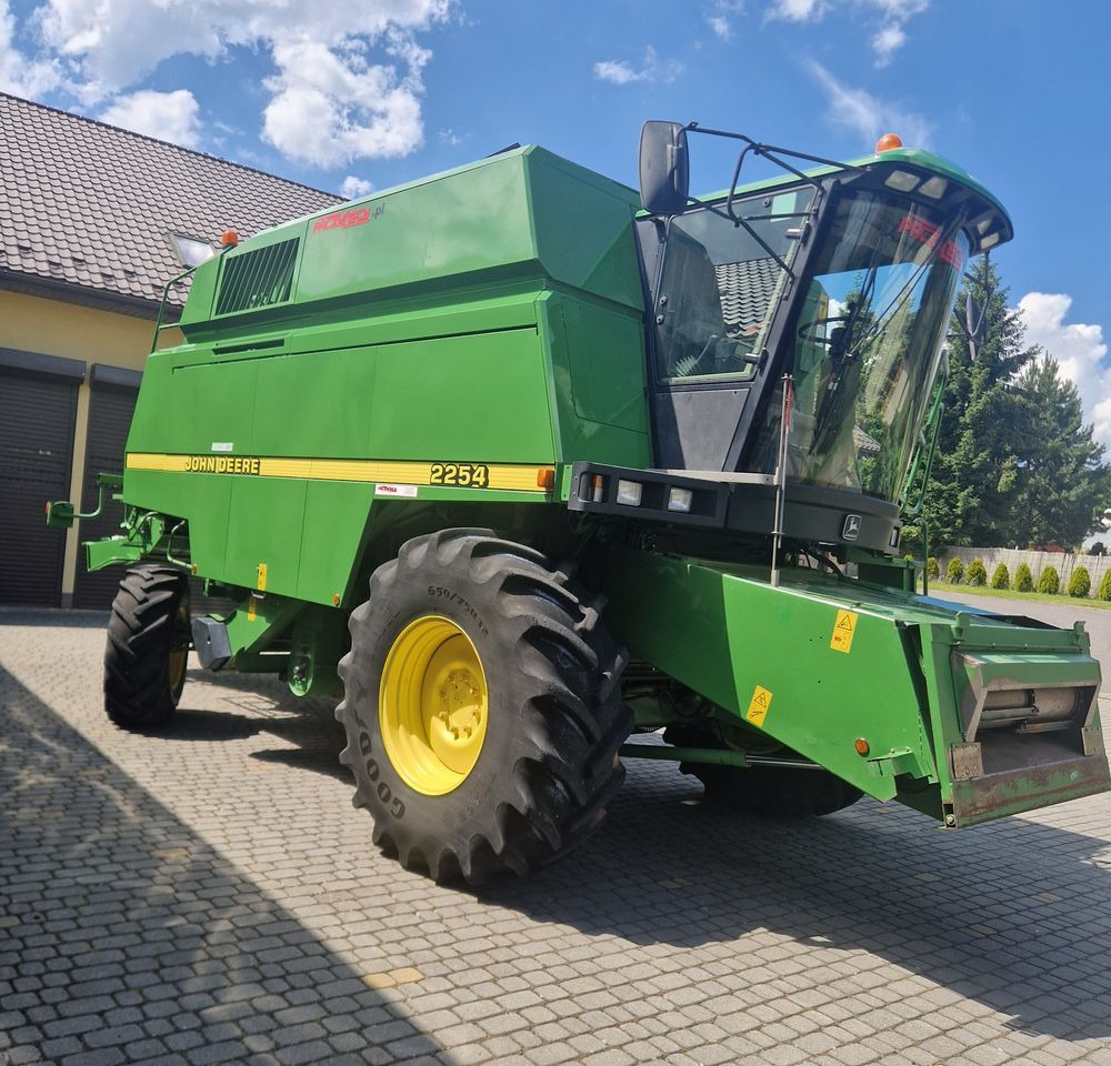 Kombajn zbożawy John deere 2254 2000 Kombajn John Deere JD - Kombajn harvester: slika 1 Kombajn zbożawy John deere 2254 2000 Kombajn John Deere JD - Kombajn harvester: slika 1