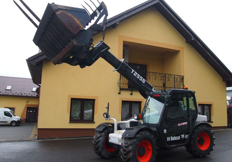 Ładowarka teleskopowa Bobcat T2556 2005 Ładowarka teleskopowa BOBCAT - Teleskopski viličar: slika 1 Ładowarka teleskopowa Bobcat T2556 2005 Ładowarka teleskopowa BOBCAT - Teleskopski viličar: slika 1