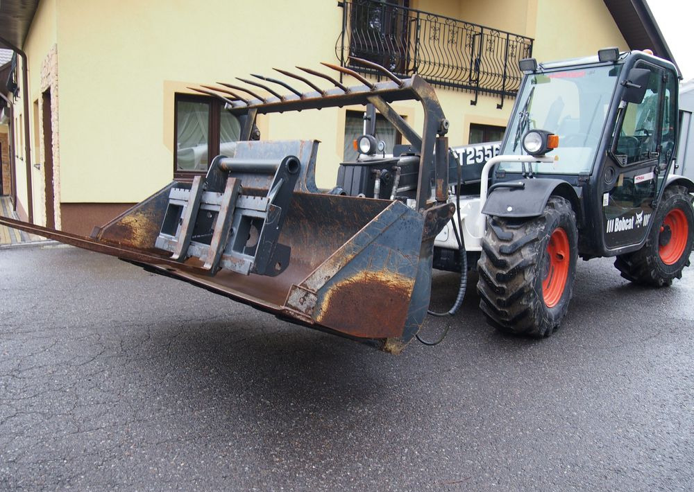 Ładowarka teleskopowa Bobcat T2556 2005 Ładowarka teleskopowa BOBCAT - Teleskopski viličar: slika 3 Ładowarka teleskopowa Bobcat T2556 2005 Ładowarka teleskopowa BOBCAT - Teleskopski viličar: slika 3