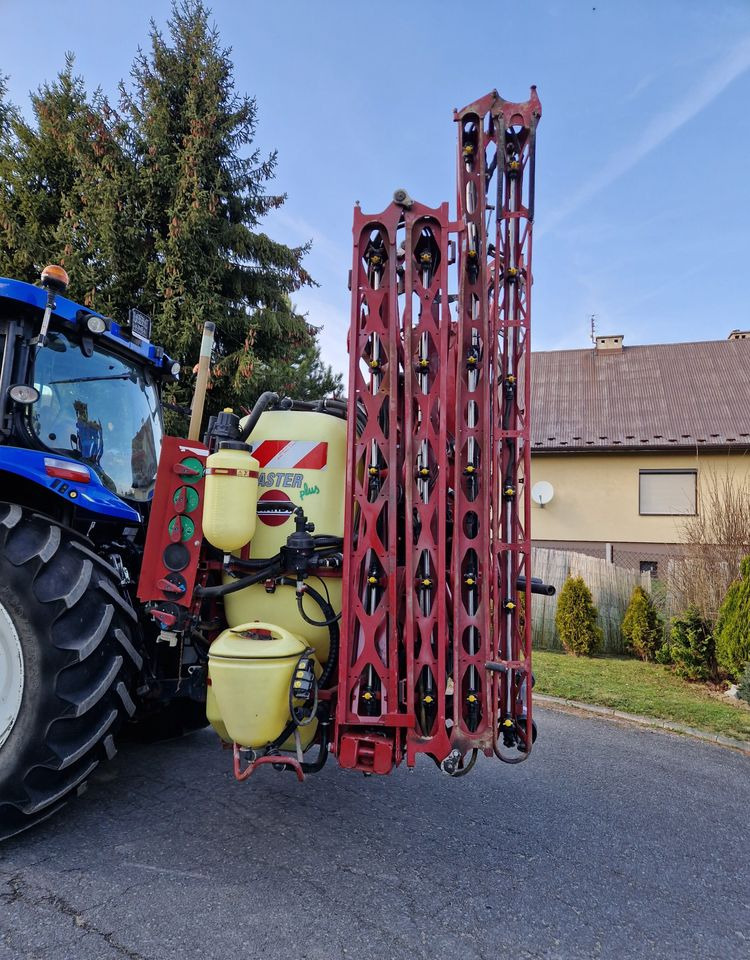 Opryskiwacz Hardi Master plus 1200 2014 Opryskiwacz zawieszany HARDI - Škropilnica montirana na traktor: slika 1 Opryskiwacz Hardi Master plus 1200 2014 Opryskiwacz zawieszany HARDI - Škropilnica montirana na traktor: slika 1