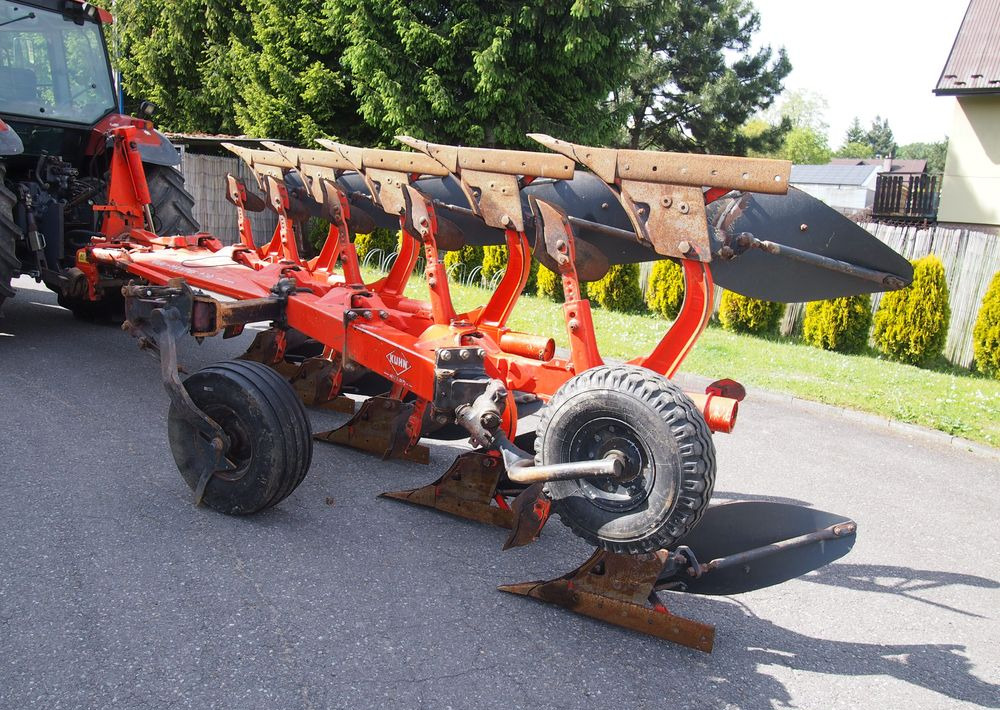 Pług obrotowy Kuhn Kuhn Vari-Master 150 4+1 Pług obracany Kuhn Vari-Master 150 4+1 - Plug: slika 4 Pług obrotowy Kuhn Kuhn Vari-Master 150 4+1 Pług obracany Kuhn Vari-Master 150 4+1 - Plug: slika 4