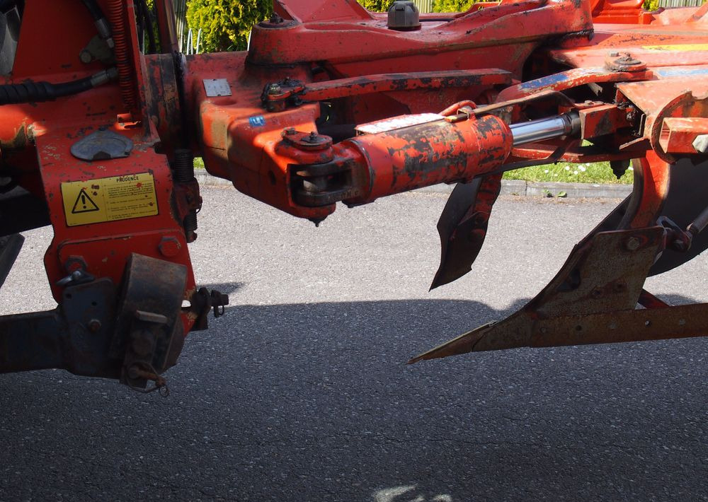 Pług obrotowy Kuhn Kuhn Vari-Master 150 4+1 Pług obracany Kuhn Vari-Master 150 4+1 - Plug: slika 3 Pług obrotowy Kuhn Kuhn Vari-Master 150 4+1 Pług obracany Kuhn Vari-Master 150 4+1 - Plug: slika 3