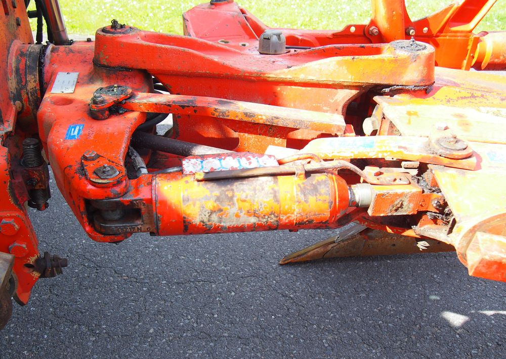 Pług obrotowy Kuhn Kuhn Vari-Master 150 4+1 Pług obracany Kuhn Vari-Master 150 4+1 - Plug: slika 2 Pług obrotowy Kuhn Kuhn Vari-Master 150 4+1 Pług obracany Kuhn Vari-Master 150 4+1 - Plug: slika 2