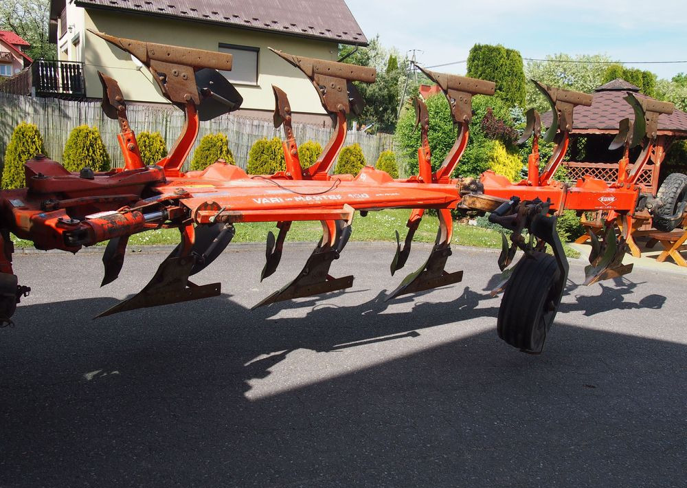 Pług obrotowy Kuhn Kuhn Vari-Master 150 4+1 Pług obracany Kuhn Vari-Master 150 4+1 - Plug: slika 1 Pług obrotowy Kuhn Kuhn Vari-Master 150 4+1 Pług obracany Kuhn Vari-Master 150 4+1 - Plug: slika 1