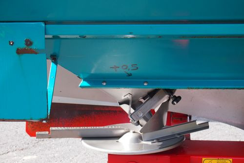 Rozsiewacz nawozów Sulky DPX GL 2000 18-24m Rozsiewacz nawozów Sulky - Trosilnik gnojila: slika 4 Rozsiewacz nawozów Sulky DPX GL 2000 18-24m Rozsiewacz nawozów Sulky - Trosilnik gnojila: slika 4